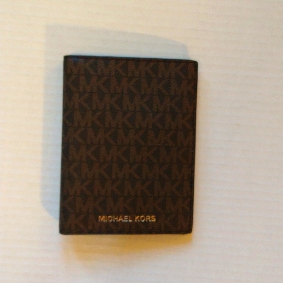 NWOT. Michael kors passport. - Picture 1 of 4